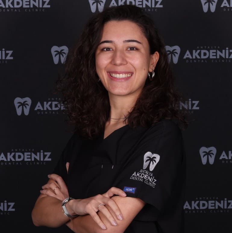 Lek. dent. Ayşe Kuş Kaçmaz – Akdeniz Dental