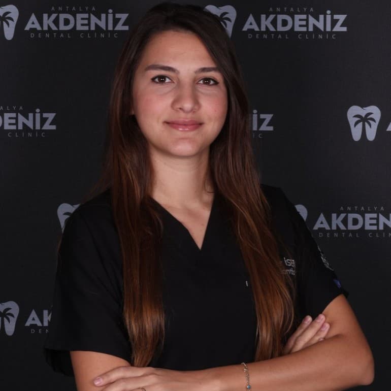 Lek. dent. Selen Elif Merey – Akdeniz Dental