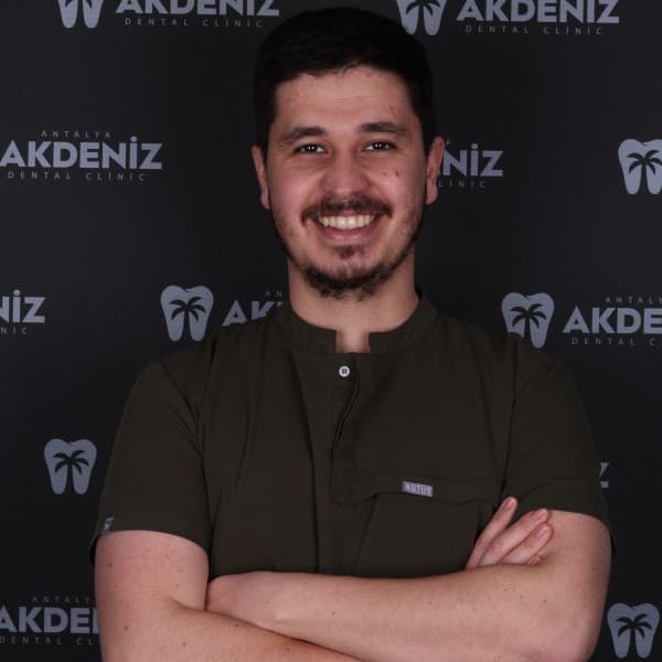 Lek. dent. Mehmet Büyüktarakcı – Akdeniz Dental
