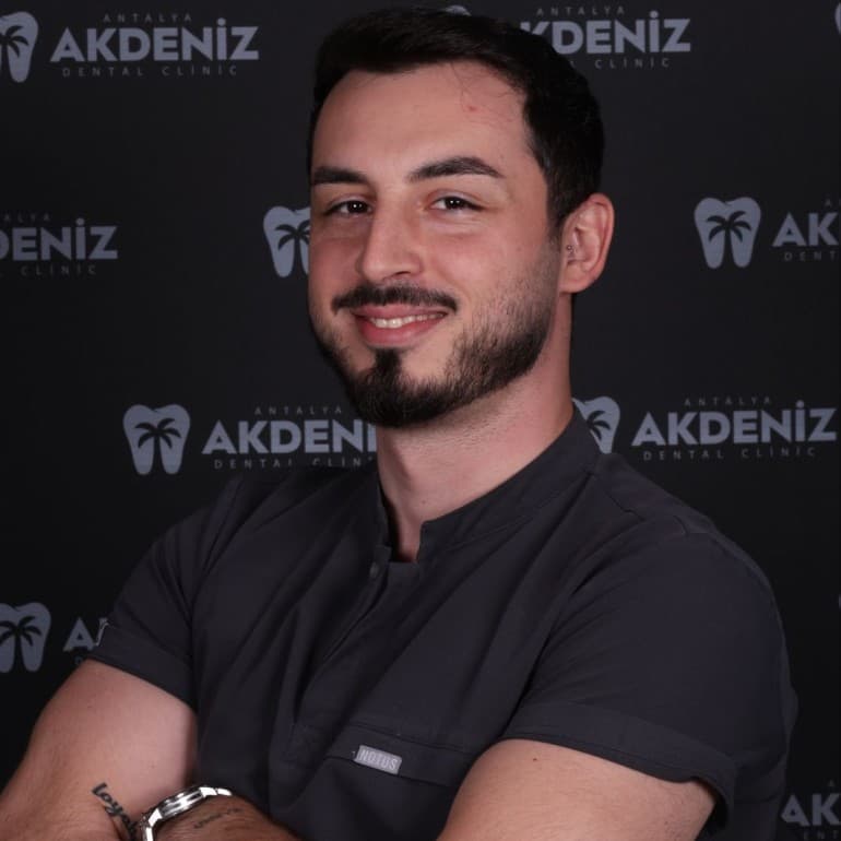 Lek. dent. Özer İlhan – Akdeniz Dental